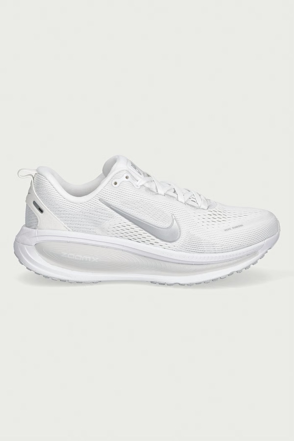 Взуття спортивне жіноче Nike Vomero 18 колір білий