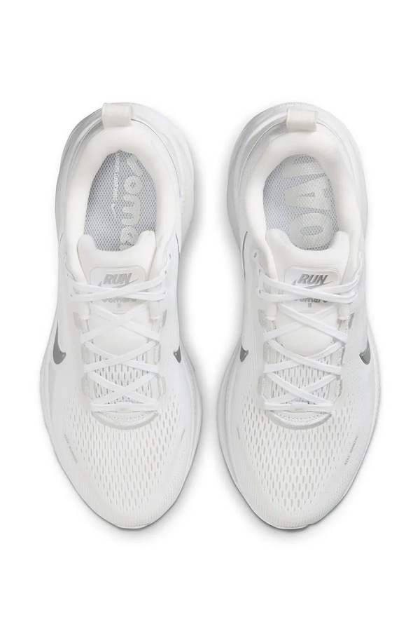 Взуття спортивне жіноче Nike Vomero 18 колір білий фото 4