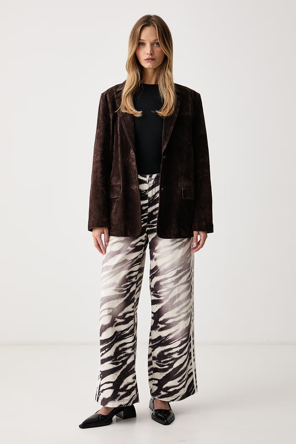 Джинси wide leg жіночі adidas Originals Adilenium Season 6 Zebra Wide Leg колір коричневий фото 2