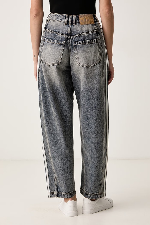 Джинси relaxed fit жіночі adidas Originals Denim Barrel колір блакитний фото 2