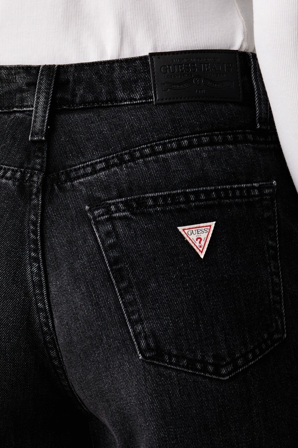 Джинси mom fit жіночі Guess Jeans колір чорний фото 4