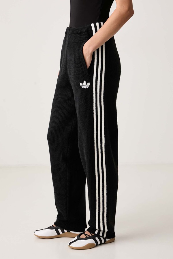 Спортивні штани жіночі з додаванням вовни adidas Originals Adiluna Season 2 x Jennie колір чорний фото 4