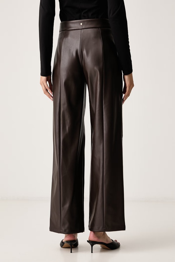 Брюки женские из имитации кожи Armani Exchange цвет коричневый фото 2