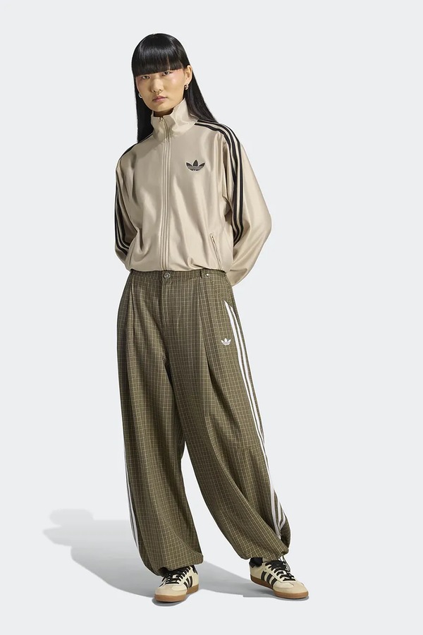 Штани жіночі adidas Originals Checks колір зелений фото 3