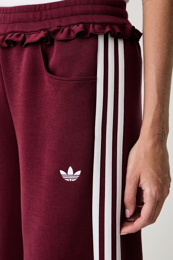 Спортивні штани жіночі adidas Originals Pleated Spacer колір бордовий фото 4