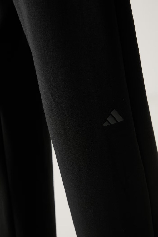 Штани для йоги жіночі з модалем adidas Performance Motion Essentials колір чорний фото 4