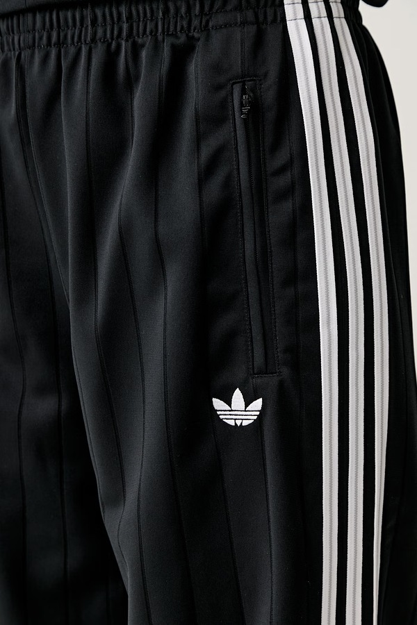 Спортивні штани жіночі adidas Originals Firebird колір чорний фото 4