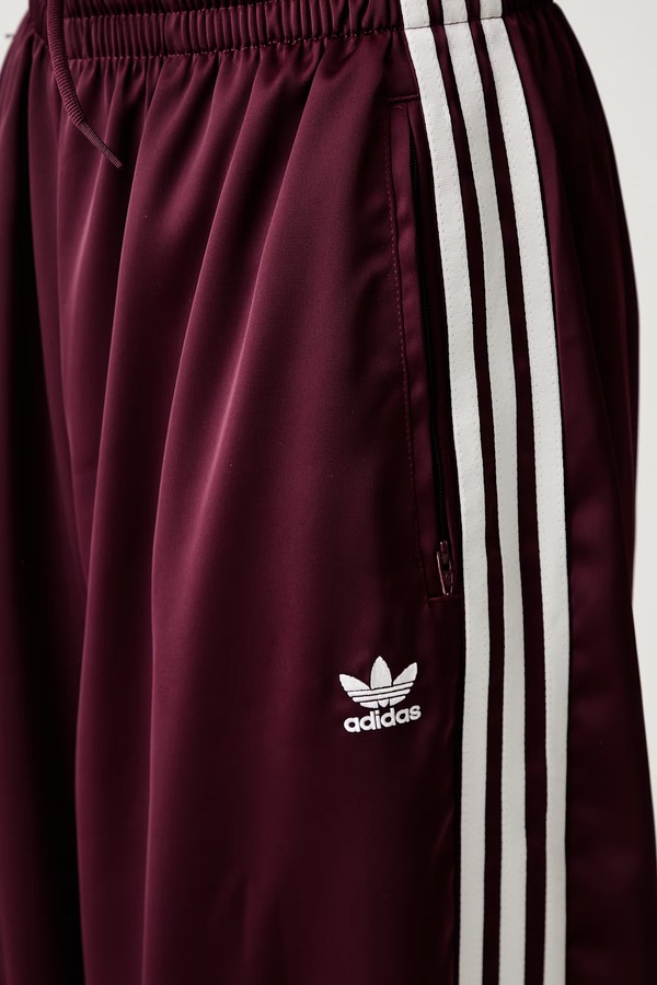Спортивні штани жіночі adidas Originals Adicolor колір бордовий фото 4