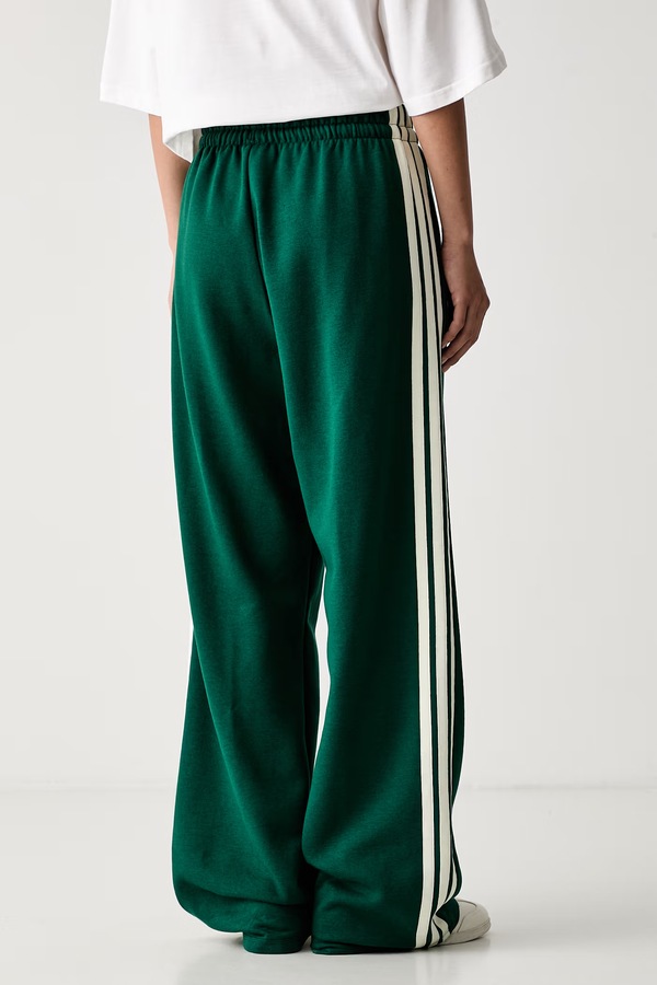 Штани straight жіночі з бавовною adidas Essentials колір зелений фото 3