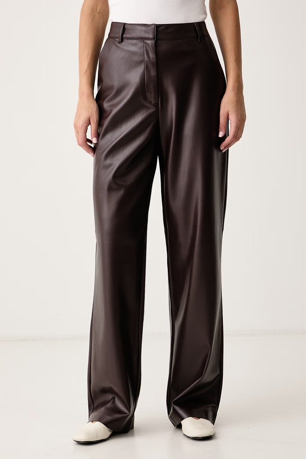 Штани flare жіночі з імітації шкіри Guess ZANITA PEREFCT PANTS колір коричневий