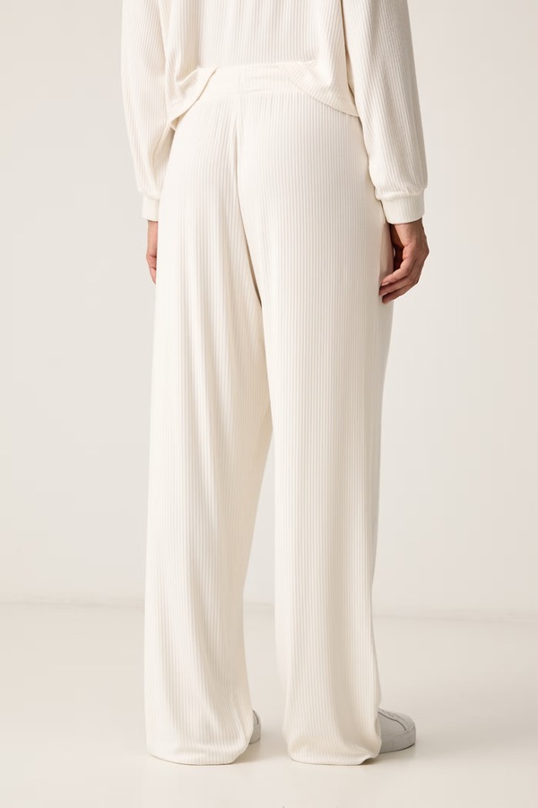 Штани loungwear жіночі з віскозою HUGO HEART PANT колір білий фото 2