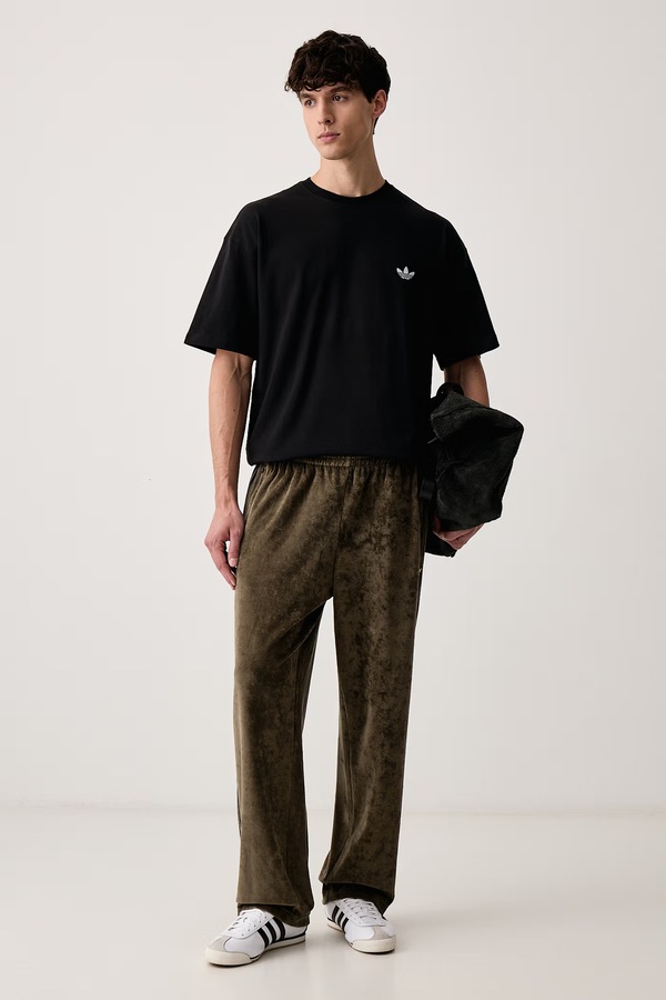 Спортивні штани чоловічі adidas Originals Firebird Velour колір зелений фото 2