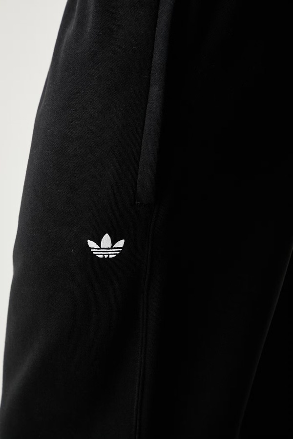 Спортивні штани чоловічі adidas Originals Trefoil Essentials колір чорний фото 4