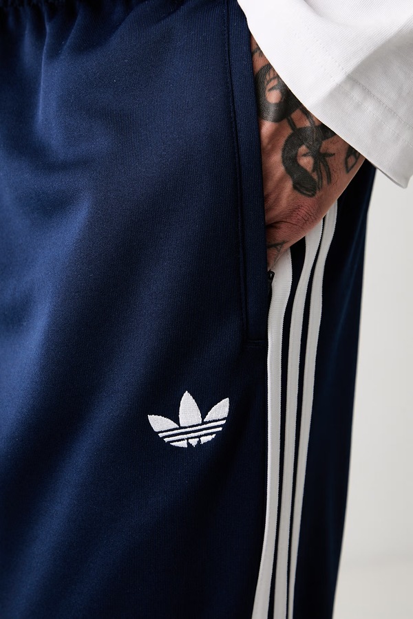 Спортивні штани чоловічі adidas Originals колір темно-синій фото 4