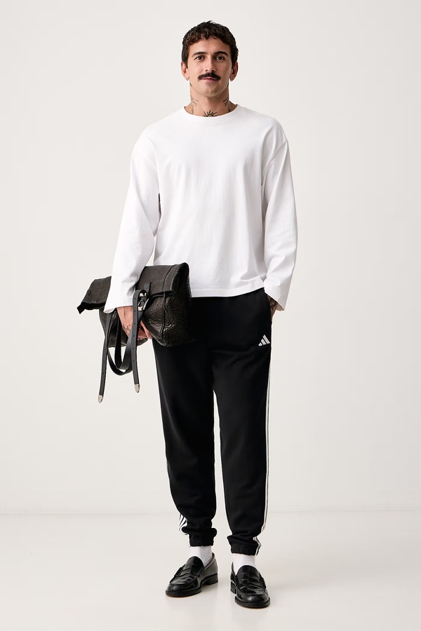 Спортивные брюки мужские хлопковые adidas Essentials цвет черный