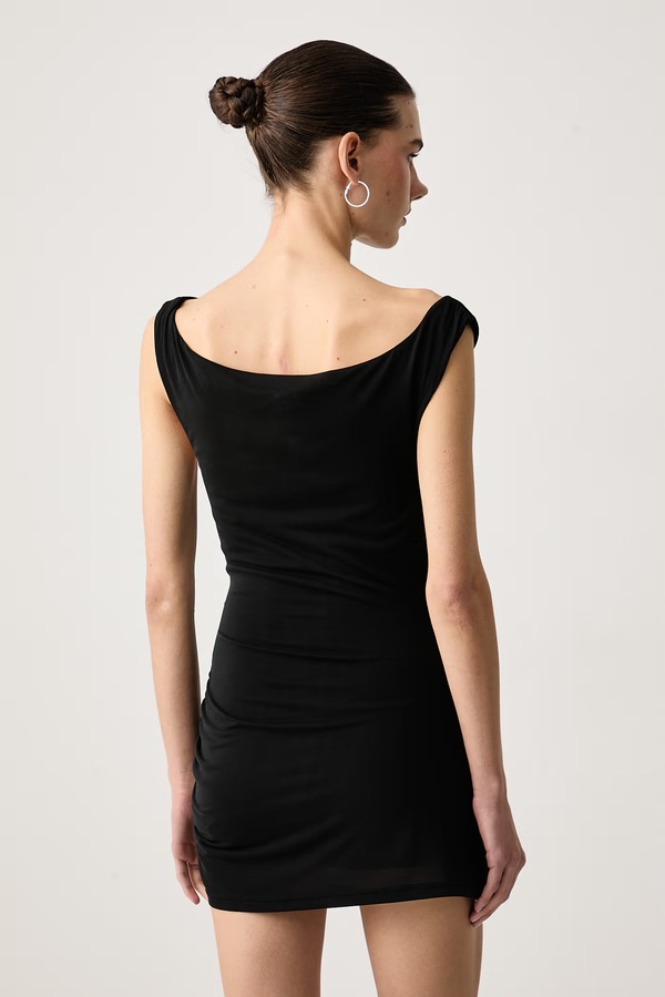 Сукня з віскозою Juicy Couture TORI DRAPE колір чорний фото 3
