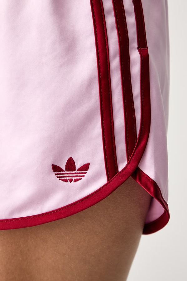 Шорти жіночі adidas Originals Satin 3s Sprinter колір рожевий фото 4
