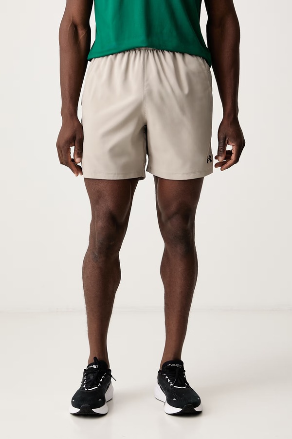 Спортивні шорти чоловічі Under Armour Vanish Woven колір бежевий