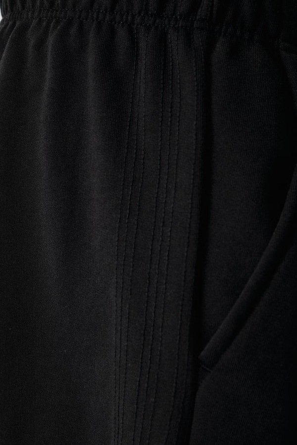 Трикотажні шорти чоловічі бавовняні adidas Originals Essentials колір чорний фото 4