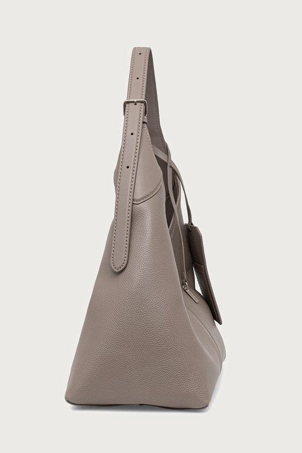Сумка-шопер жіноча шкіряна MARC JACOBS THE BELTED SACK колір бежевий