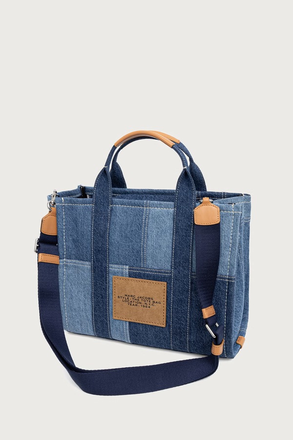 Сумка крос-боді жіноча джинсова MARC JACOBS THE MEDIUM TOTE колір блакитний фото 2