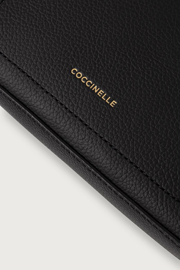 Сумка крос-боді жіноча шкіряна Coccinelle колір чорний фото 4