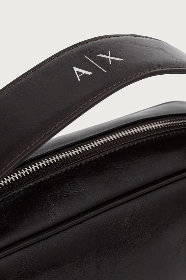 Сумка крос-боді жіноча зі штучної шкіри Armani Exchange колір коричневий фото 4