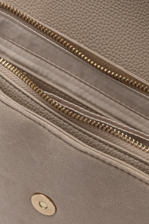 Сумка крос-боді жіноча з імітації замші Valentino Bags WINNIE WINTER колір бежевий фото 4