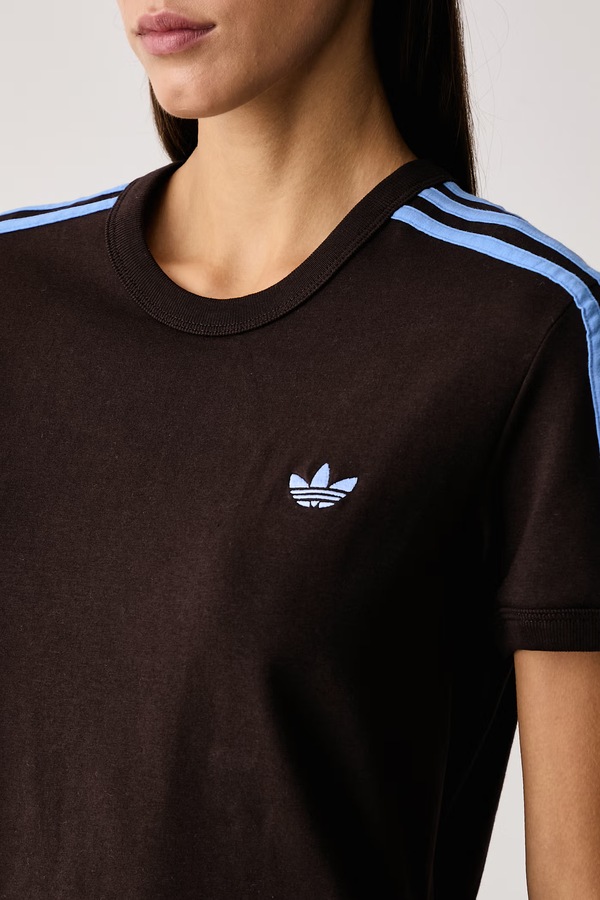 Футболка жіноча бавовняна з еластаном adidas Originals колір коричневий фото 4
