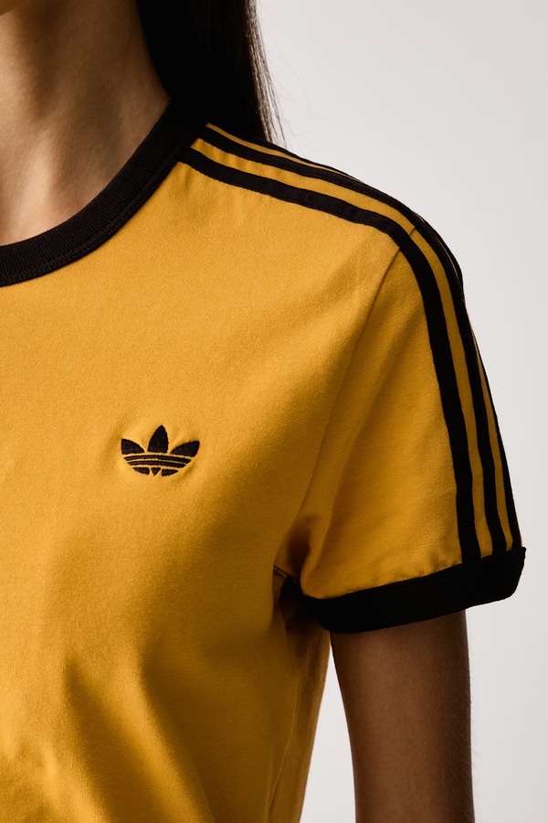 Футболка жіноча бавовняна з еластаном adidas Originals колір жовтий фото 4