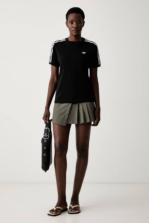 Футболка женская хлопковая с эластаном adidas Originals Lace Injection цвет черный