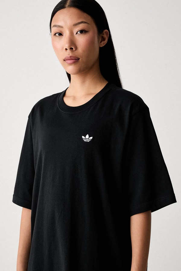 Футболка жіноча бавовняна adidas Originals Essentials колір чорний фото 4