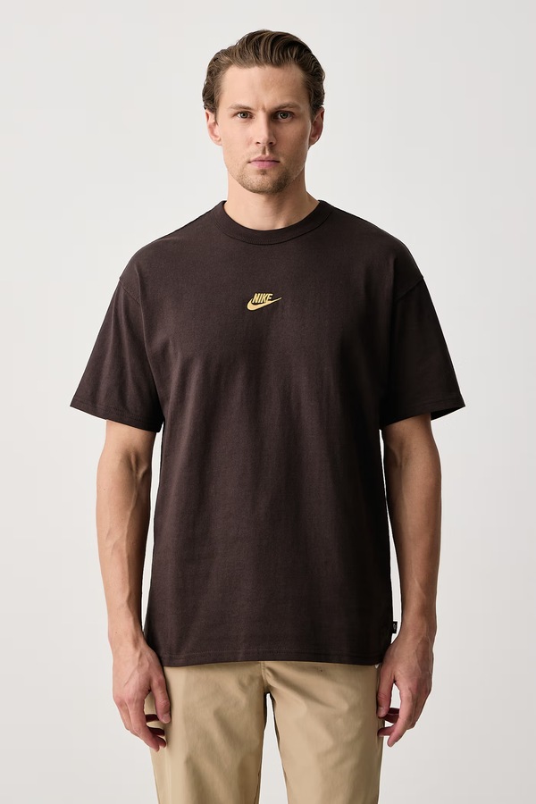 Футболка чоловіча бавовняна Nike Sportswear Premium Essentials колір коричневий