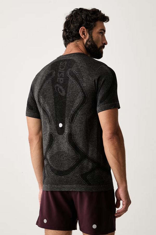 Футболка для тренировок мужская Asics ROAD SEAMLESS SS TOP цвет черный фото 2