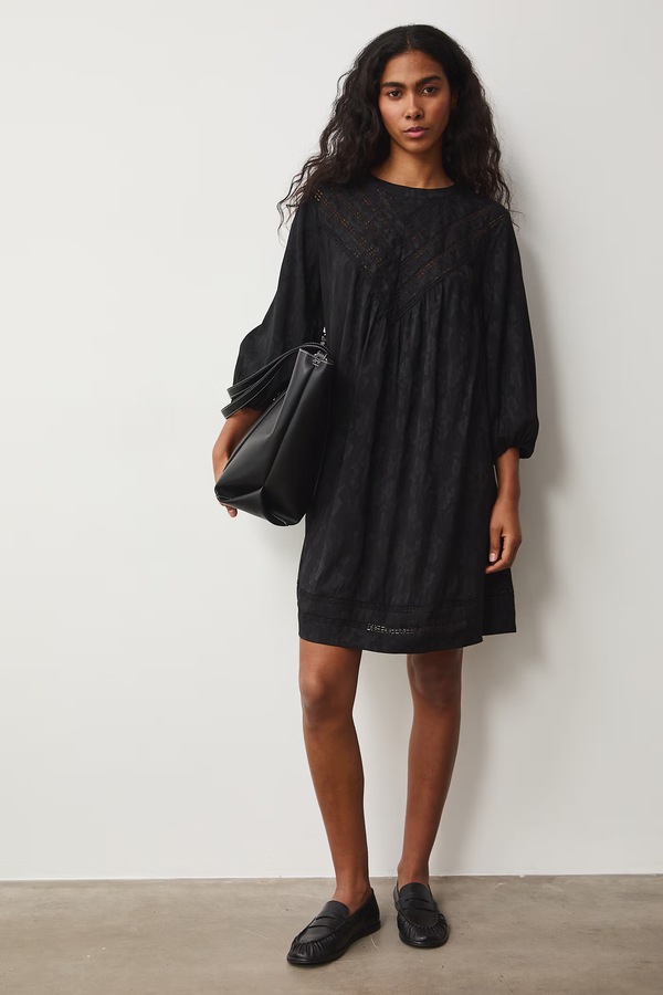 Сукня oversize з віскозою Medicine колір чорний
