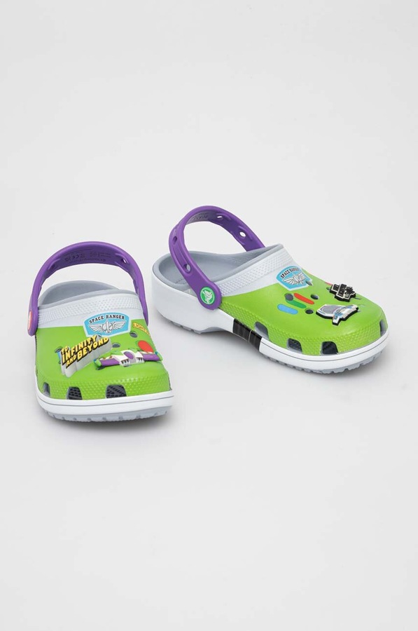 Дитячі шльопанці Crocs TOY STORY BUZZ CLASSIC CLOG колір зелений фото 2
