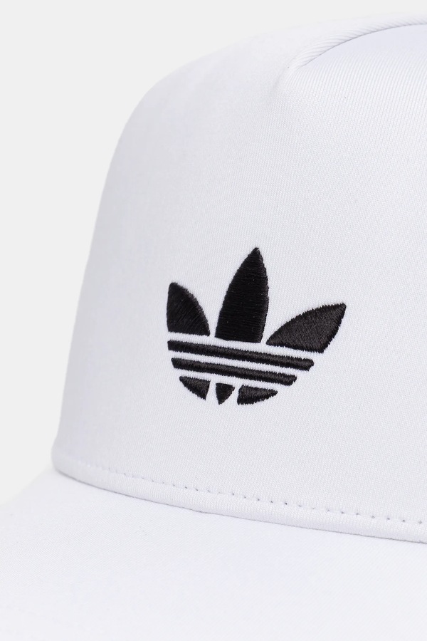 Кепка adidas Originals CURVED TRUCKER колір білий