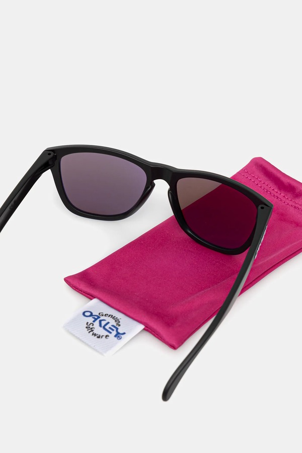 Сонцезахисні окуляри Oakley колір чорний фото 2