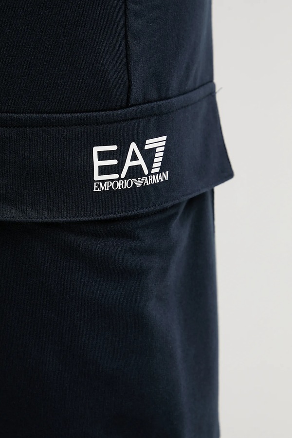 Спортивні штани чоловічі бавовняні EA7 Emporio Armani колір темно-синій фото 4