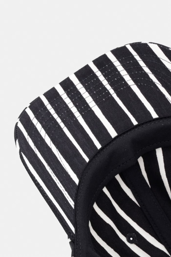 Бейсболка жіноча бавовняна Marimekko колір чорний фото 4
