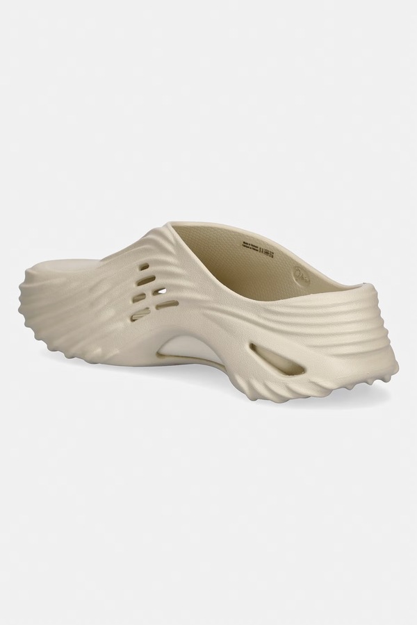 Шлепанцы Crocs Echo Wave цвет бежевый фото 2