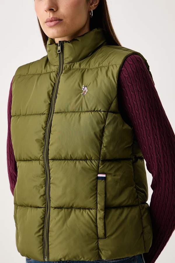 Безрукавка жіноча U.S. Polo Assn. LIGHTWEIGHT PUFFER GILET колір зелений фото 2