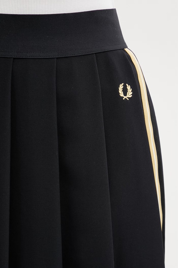 Плісирована спідниця Fred Perry колір чорний фото 4