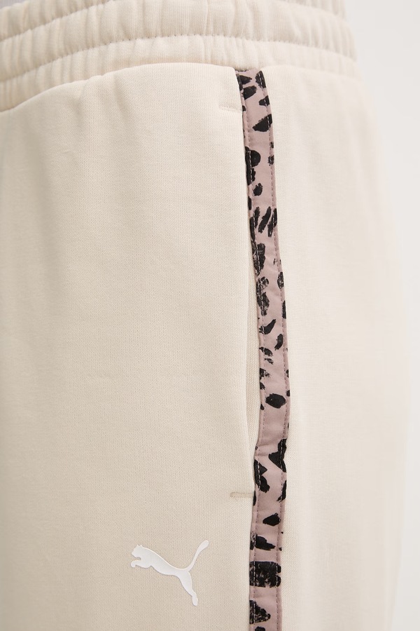 Спортивні штани жіночі з бавовною Puma Essential graphic animal колір бежевий фото 4