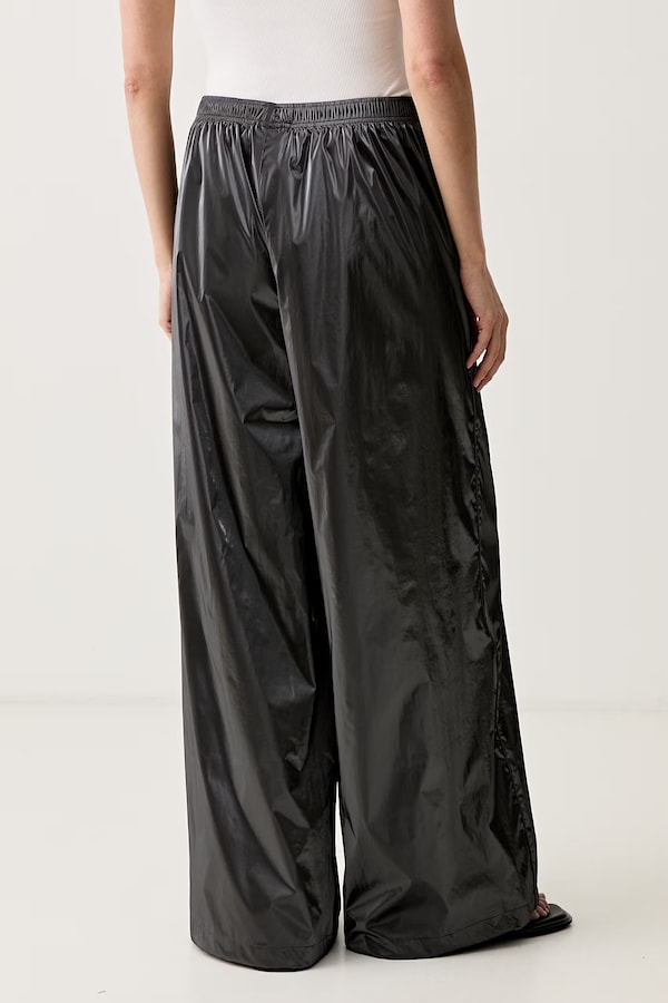 Спортивные брюки женские adidas Originals F50 TRACKPANT цвет серебряный фото 2
