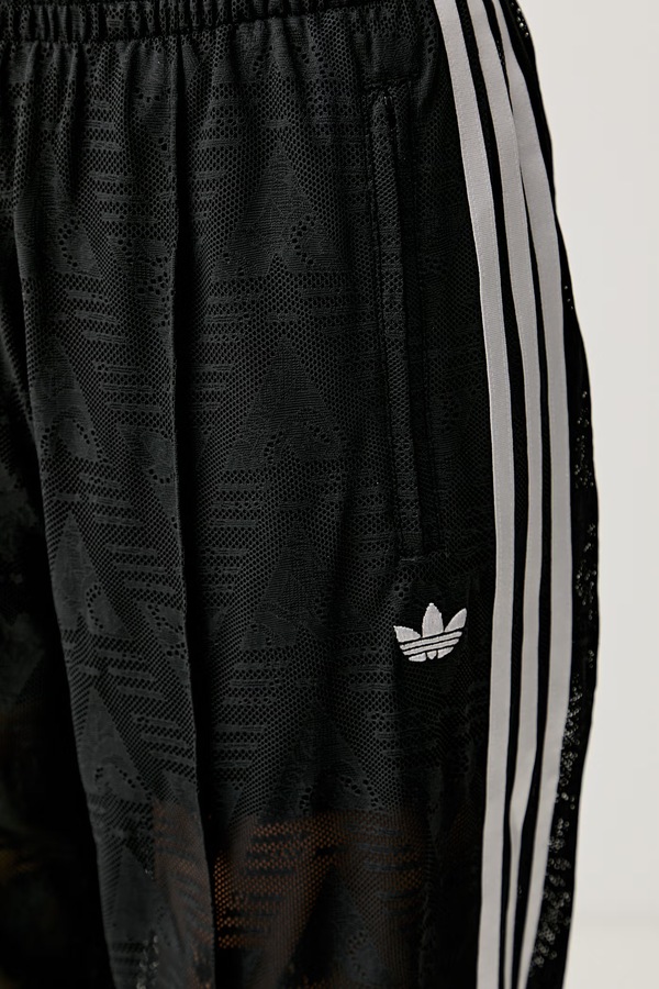 Спортивні штани жіночі adidas Originals Firebird колір чорний фото 4