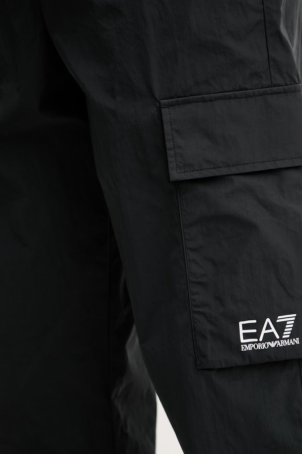 Штани cargo чоловічі EA7 Emporio Armani колір чорний фото 4