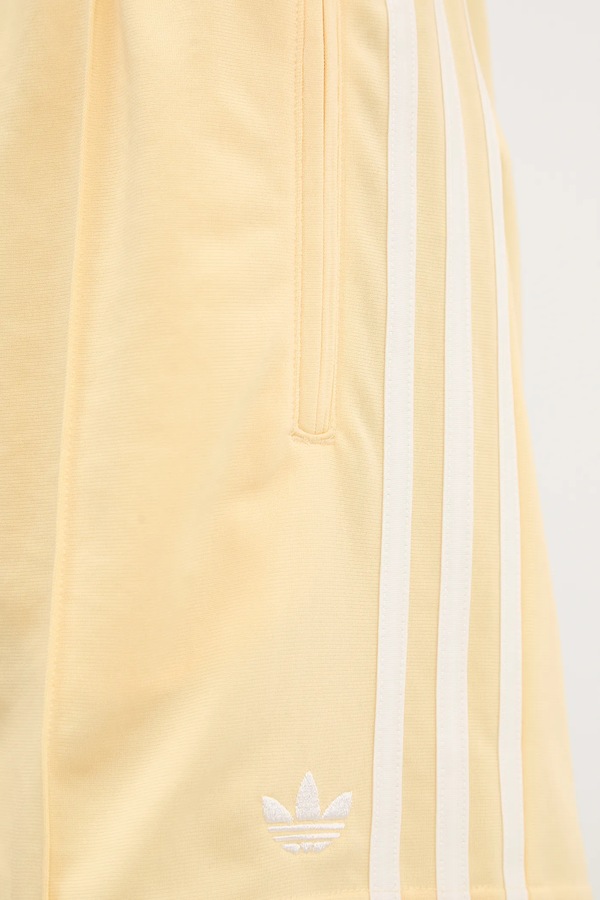 Трикотажні шорти жіночі adidas Originals колір жовтий фото 4
