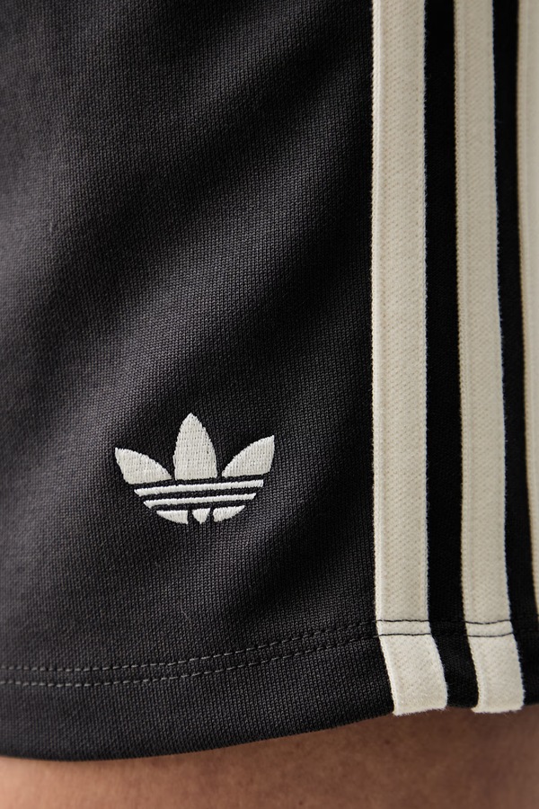 Трикотажні шорти жіночі adidas Originals колір сірий фото 4