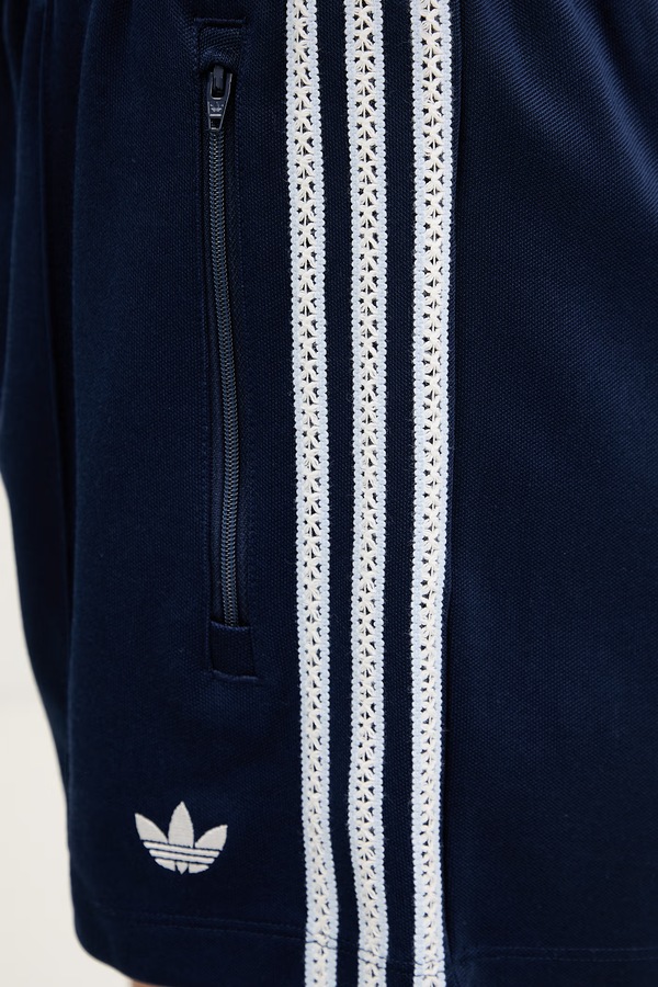 Трикотажні шорти жіночі adidas Originals колір темно-синій фото 4